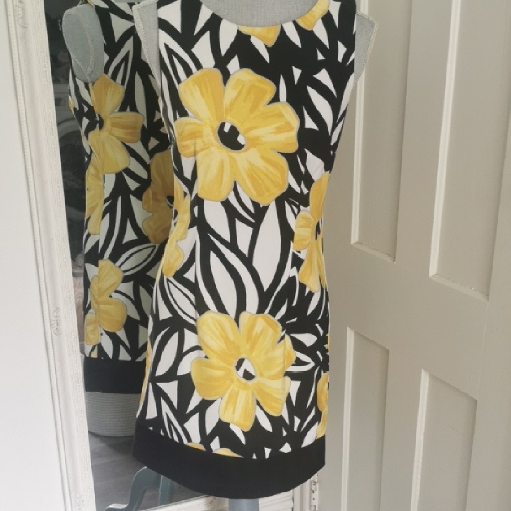 Alyx black /yellow floral artdeco shift dress Artsy, pop of color. Size 6P. EUC